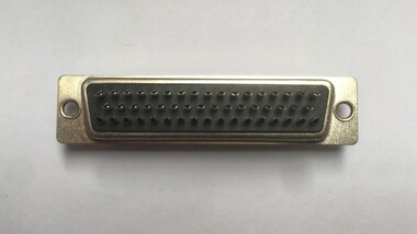  - 50 PİN DİŞİ LEHİM TİPİ D-SUB KONNEKTÖR