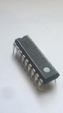 PTC - PT2272-M6 DIP-18 DECODER IC