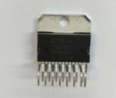 ST - TDA7377 MULTIWATT-15 AUDIO AMPLIFIER IC